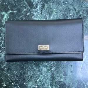 Kate Spade Black Wallet Sleek Design Timeless Elegance